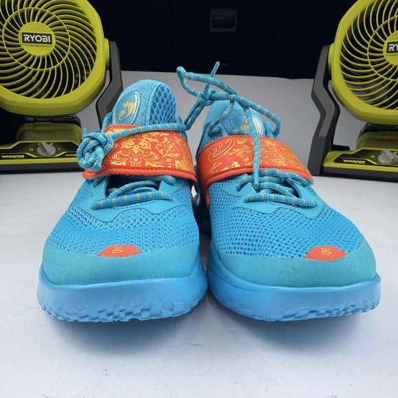 Athletic_Shoes